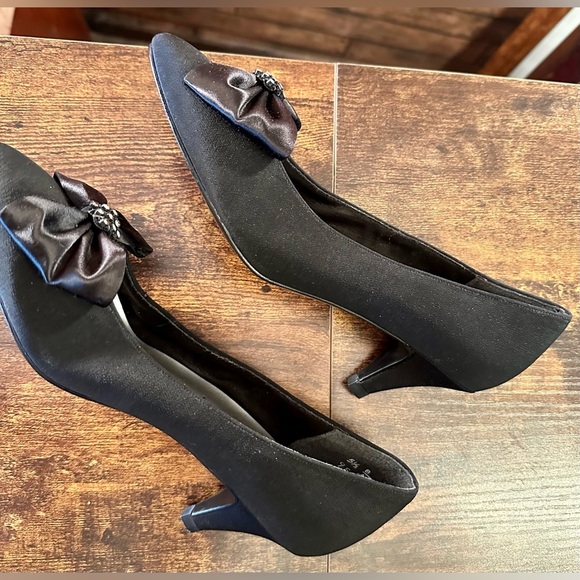 Night life by Life Stride size 5 1/2 black pump - Picture 5 of 7